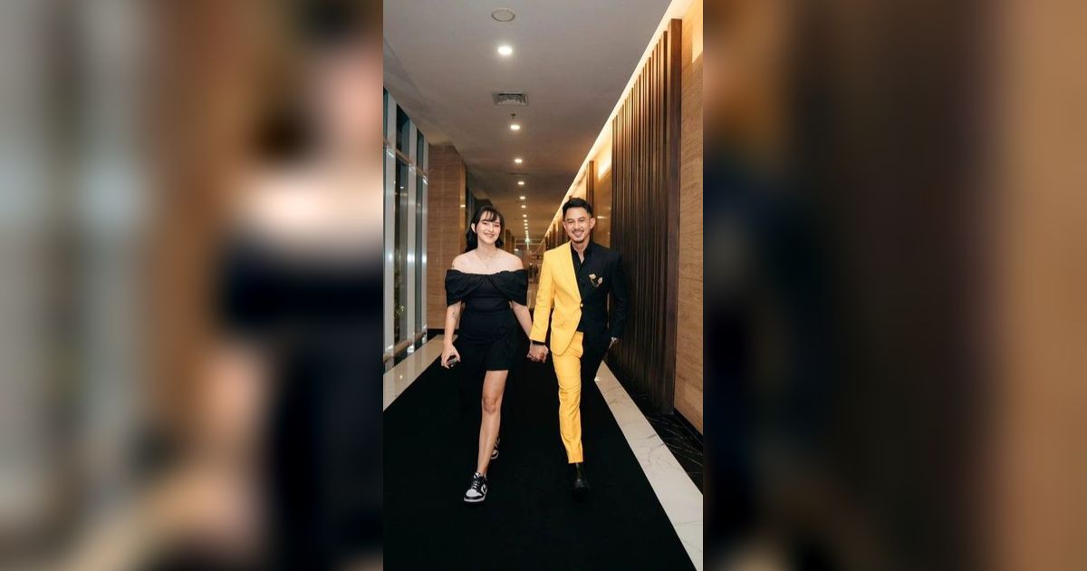 7 Foto Mesra Dahlia Poland dan Fandy Christian di Acara Indonesian TV Awards 2023