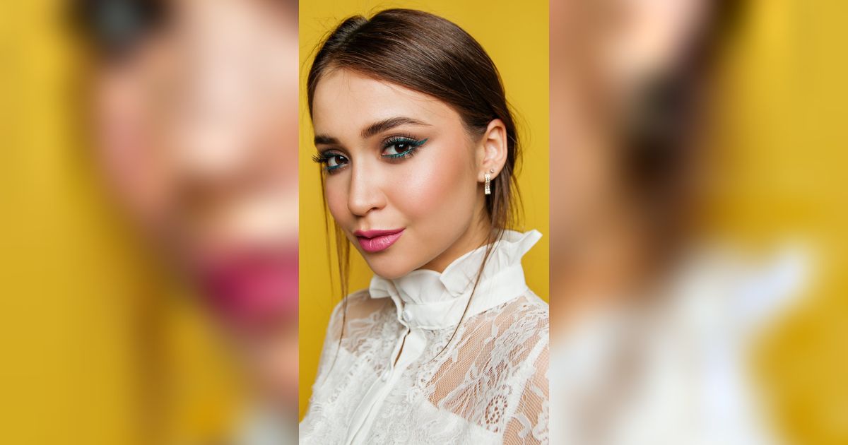 Pakai Bronzer, Ciptakan Sun Kissed Effect di Pipi
