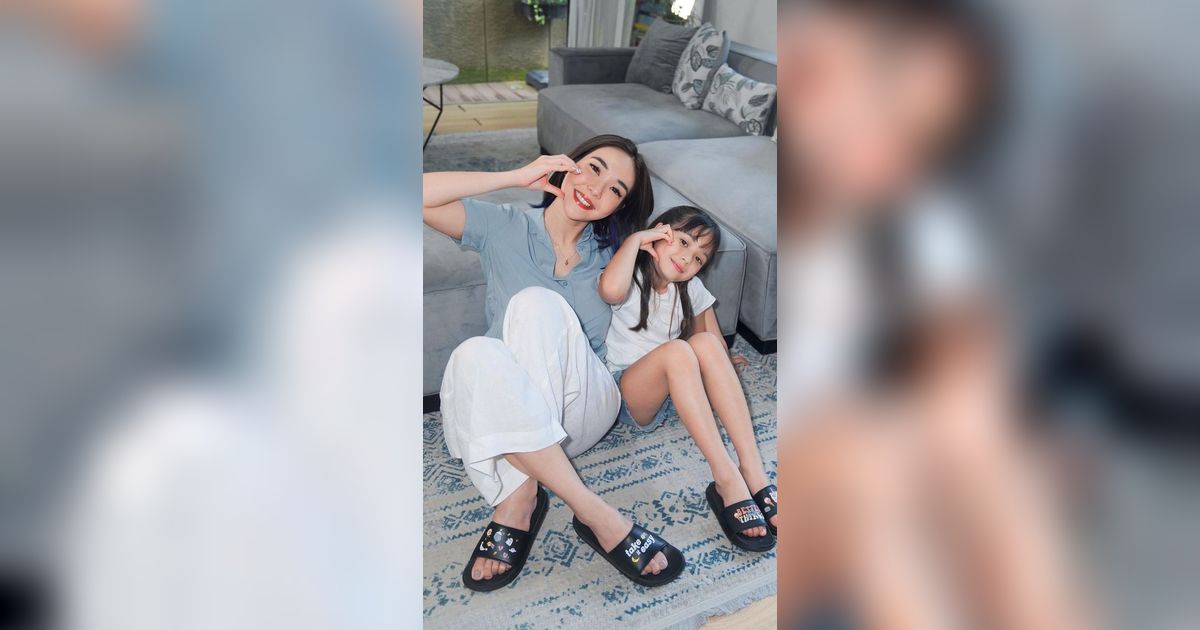 8 Artis dengan Foto Masa Kecil yang Sangat Mirip Anaknya, Layak Disebut Pinang Dibelah Dua