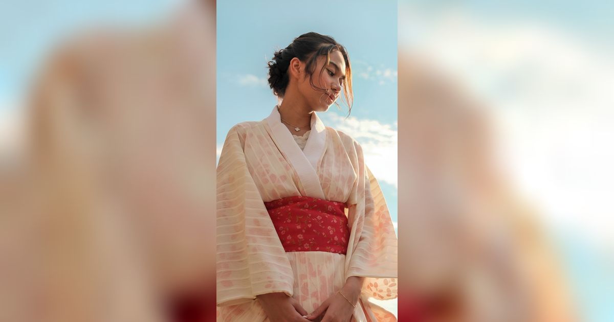 Style Anggun Azizah Salsa Berbalut Yukata, Berujung Kena Tegur