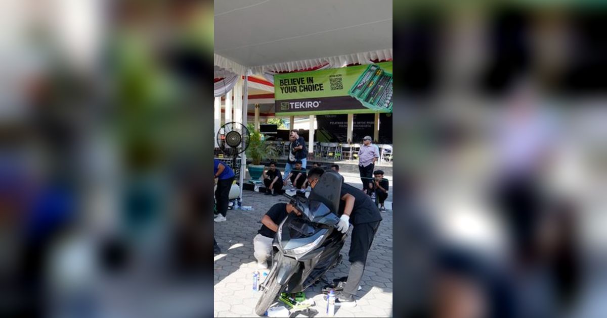 Tekiro Latih Ilmu Mekanik Motor pada Masyarakat Prakerja bersama Polda Yogyakarta