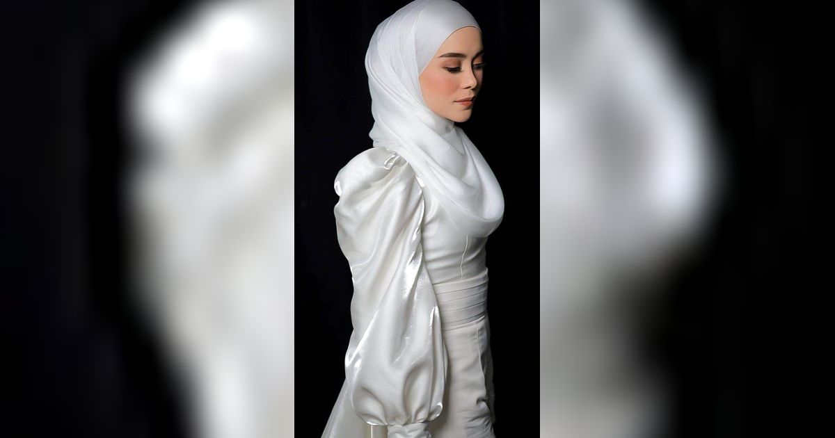 Tampilan Mewah Lesti Kejora dalam Balutan Busana Satin