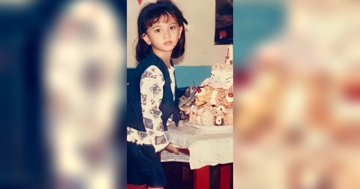 Bocah Cantik di Foto Kini Jadi Artis Terkenal, Tetap Setia Dampingi Suami Divonis Kanker, Tebak Siapa?
