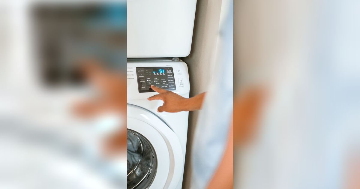 Viral Lifehack Pria Keringkan Pakaian Tanpa Mesin Cuci, Videonya DItonton Lebih 10 Juta Kali