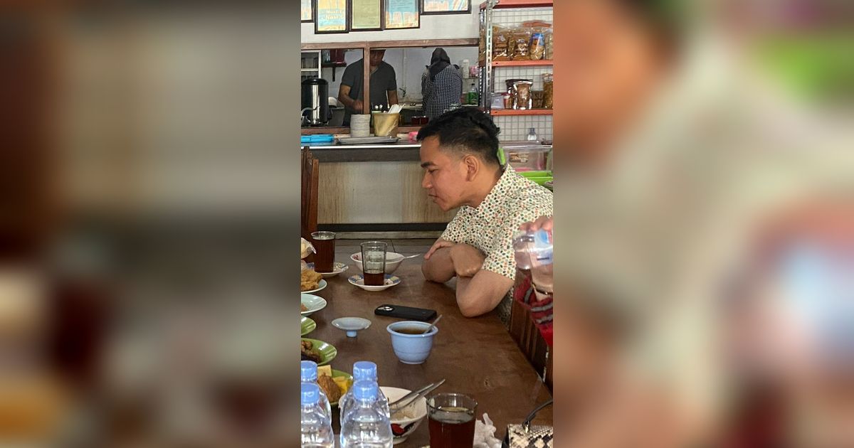 Puan Pamer Keakraban Bersama Gibran Makan Soto di Solo