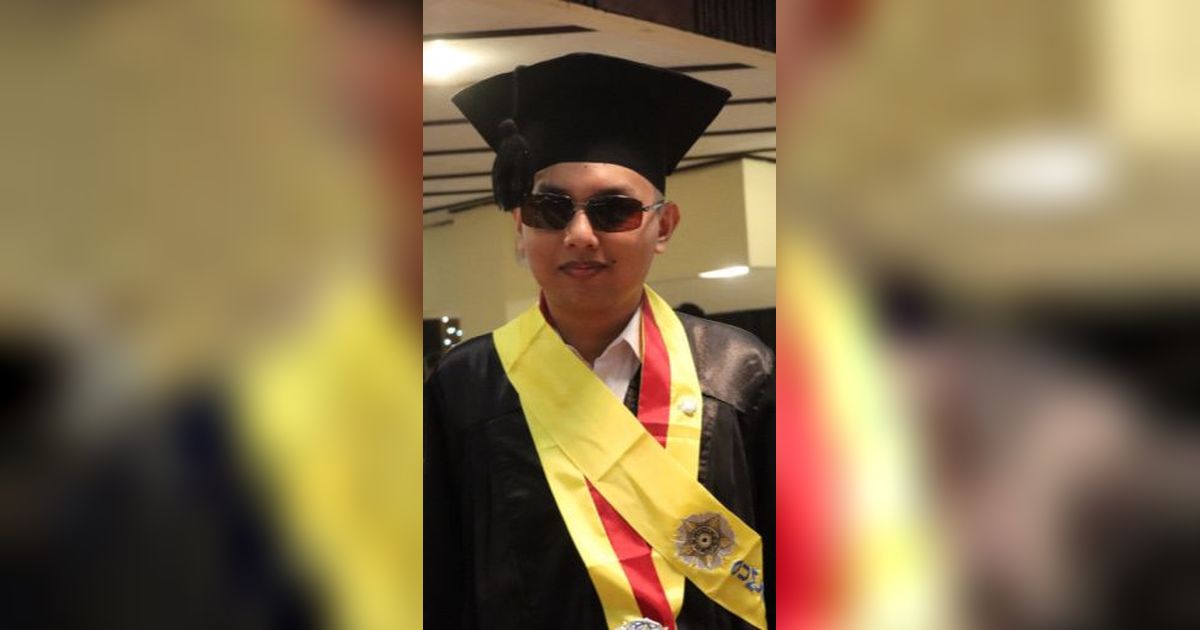 Kisah Inspiratif, Mahasiswa Penyandang Disabilitas Raih Cumlaude di Kampus Terbaik se-Indonesia