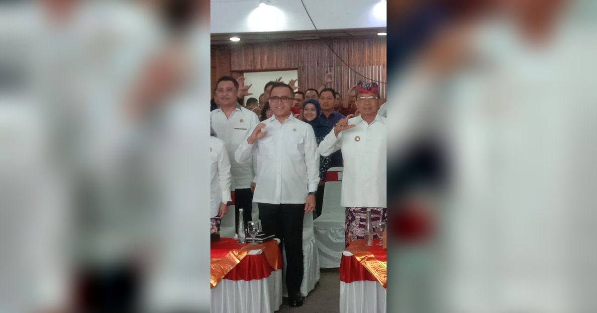 Jokowi Minta Tak Ada PHK Massal dan Pengurangan Pendapatan Tenaga Honorer