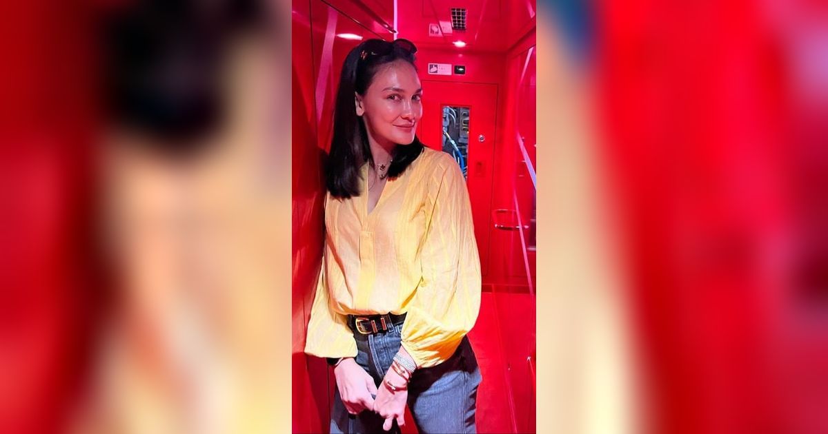 Potret Luna Maya Naik Kereta Mewah Super Nyaman di Jepang,  Ayu Dewi 'Si Paling Sat Set'