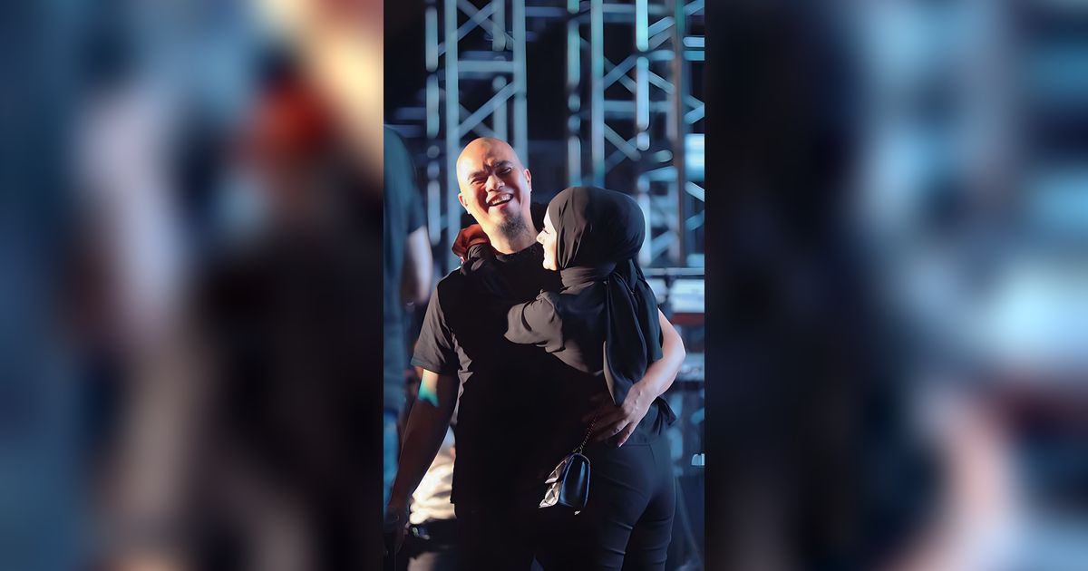 Ahmad Dhani Pamer Kemesraan dengan Mulan Jameela, Netizen Malah Emosi