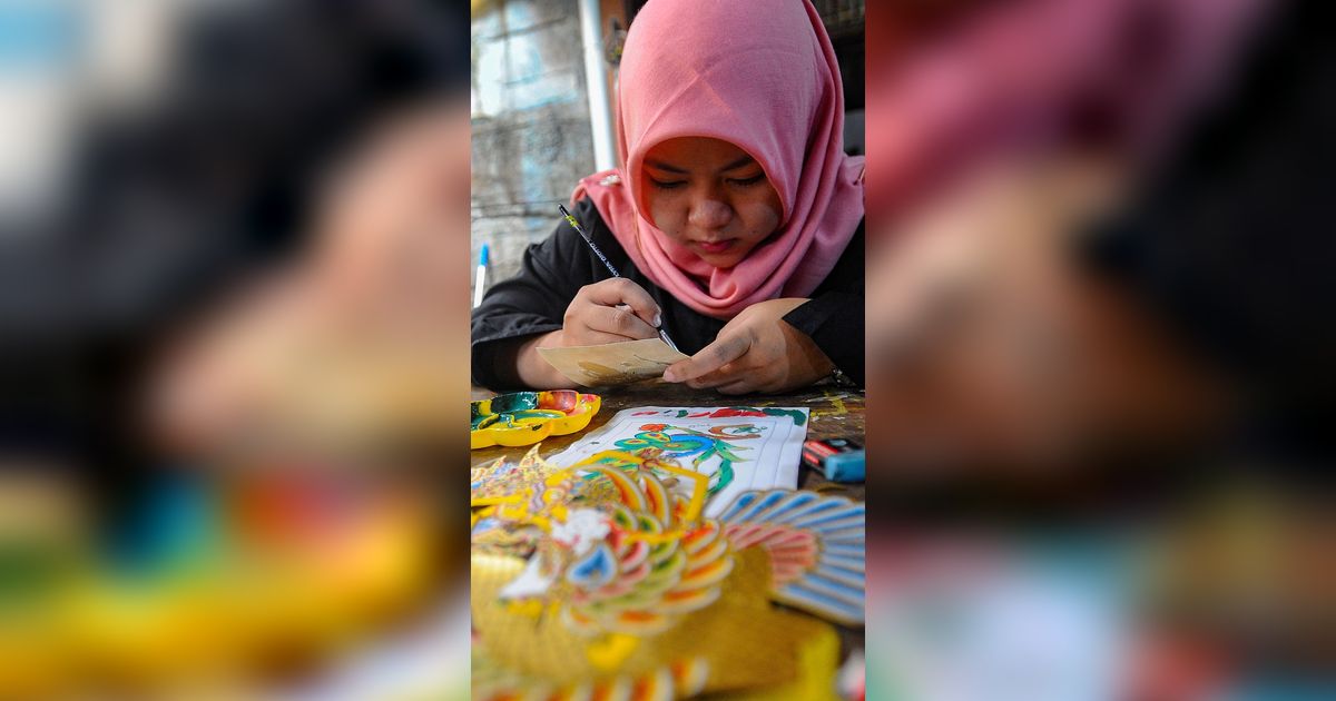 FOTO: Mewarisi Seni Ukir Wayang Kulit Kepada Generasi Z di Kota Bantul, Yogyakarta