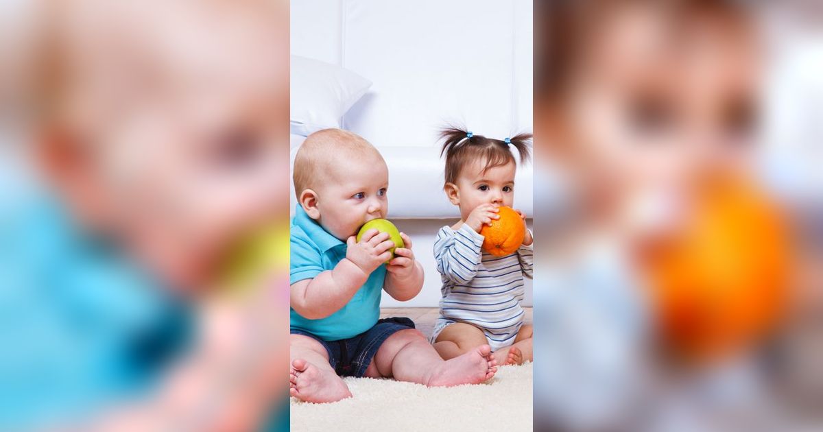 3 Cara Stimulasi Bayi Duduk & Ketahui Usia yang Pas Si Kecil Bisa Duduk