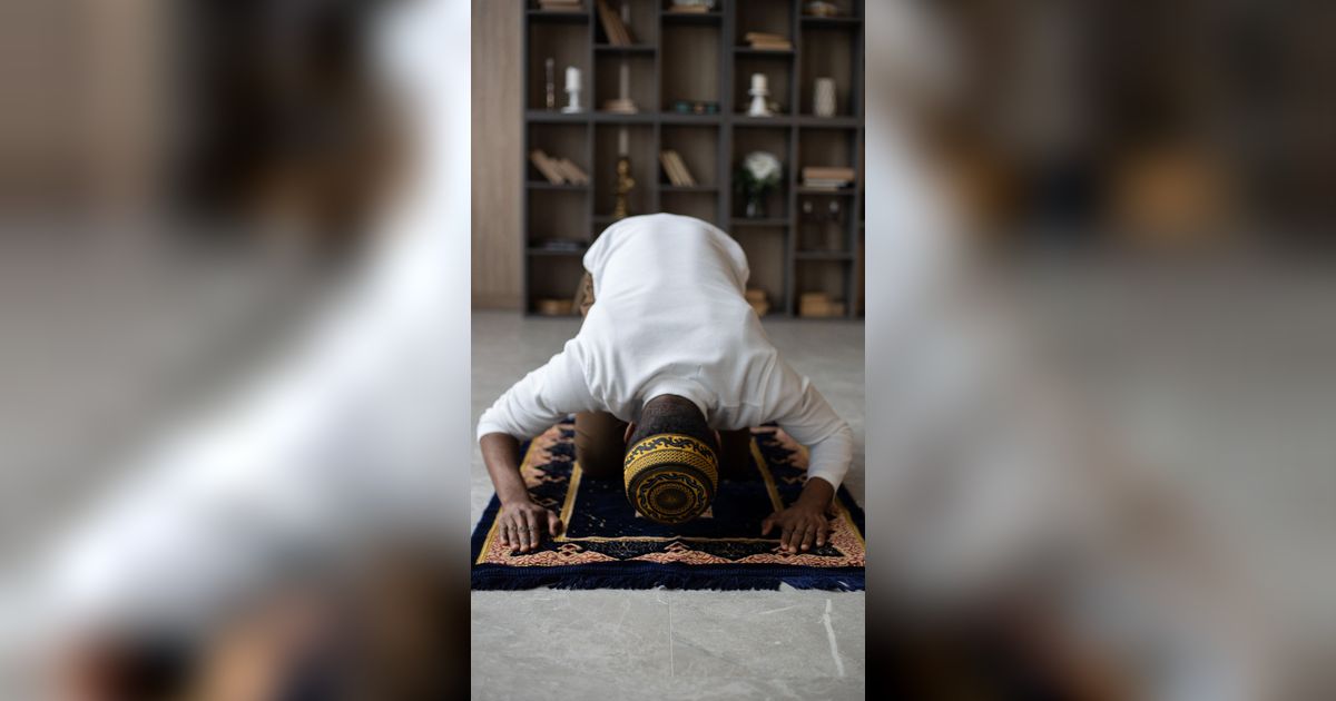 Bacaan Doa Sujud, Lengkap Beserta Arti dan Keutamaannya