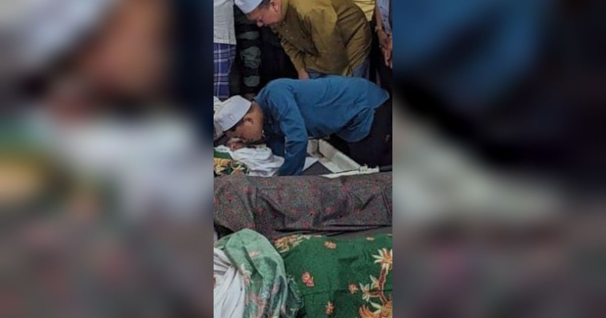 Berusaha Tegar, Pemuda Ini Jadi Imam Salat Jenazah Ortu dan 4 Adiknya yang Tewas Usai Kecelakaan