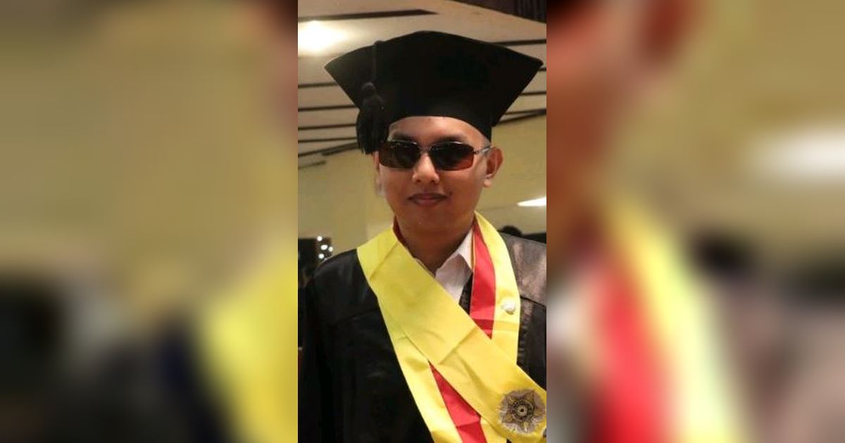 Kisah Inspiratif Mahasiswa Tunanetra UGM Lulus Sarjana Hukum, Dapat Predikat Cumlaude