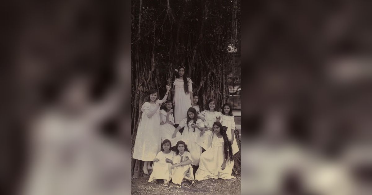 Viral Foto Bule Eropa Tahun 1920, Outfit dan Latar Serasa Film Horor