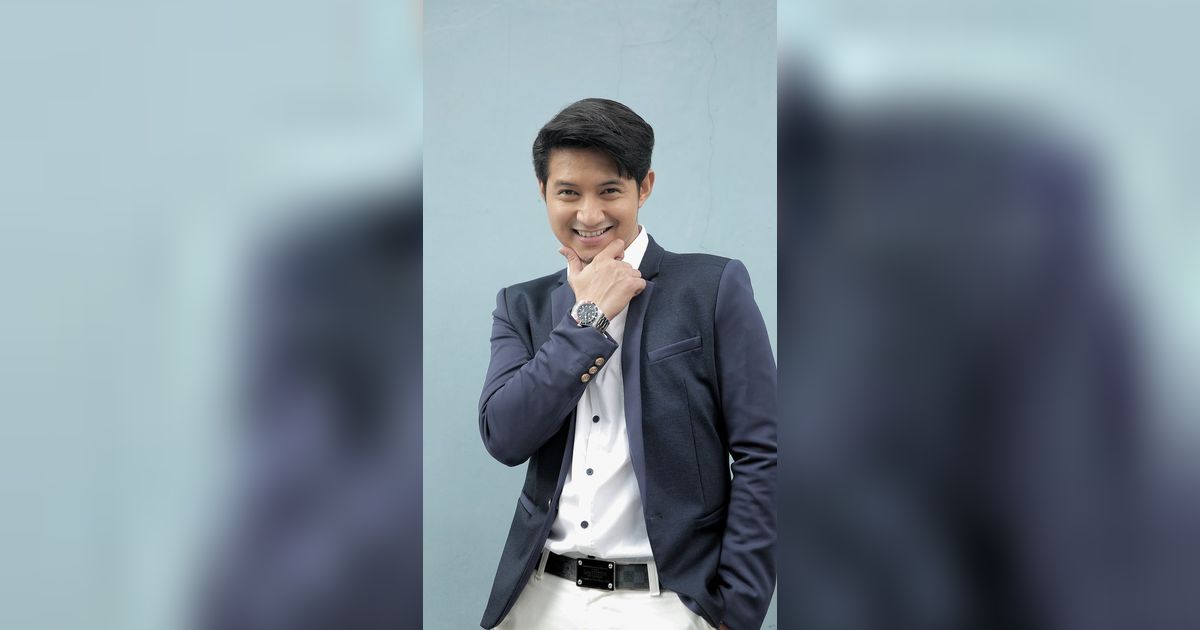 Potret Kedekatan Chand Kelvin dengan Orangtua yang Bikin Iri