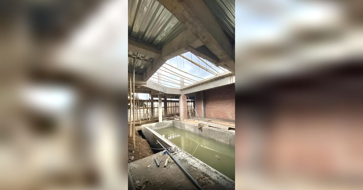 Rumah Terbengkalai Direnovasi dengan Gaya Arsitektur American Classic, Ruang Musholanya Unik dan Bikin Terkesima