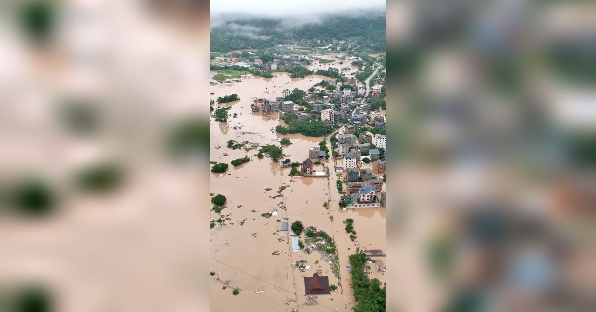 FOTO: Kondisi China Terendam Banjir Parah hingga Sebabkan Kerugian Puluhan Triliun Rupiah