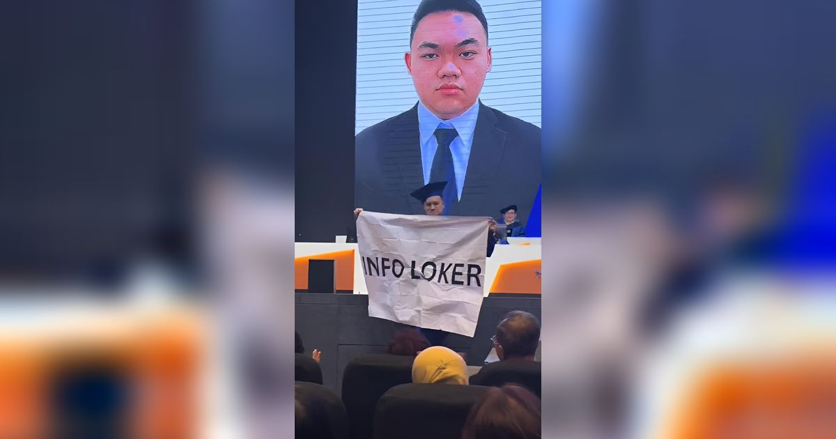 Heboh Mahasiswa di Surabaya Selebrasi Saat Wisuda, Bawa Spanduk Cari Info Lowongan Kerja, Begini Nasibnya Setelah Viral