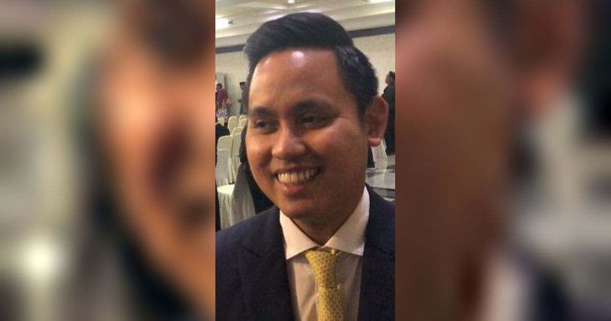 Ekspresi Kocak Bupati Dico Dapat Hadiah 'Spesial' dari Gibran: Saya Balas Lebih Nyeleneh