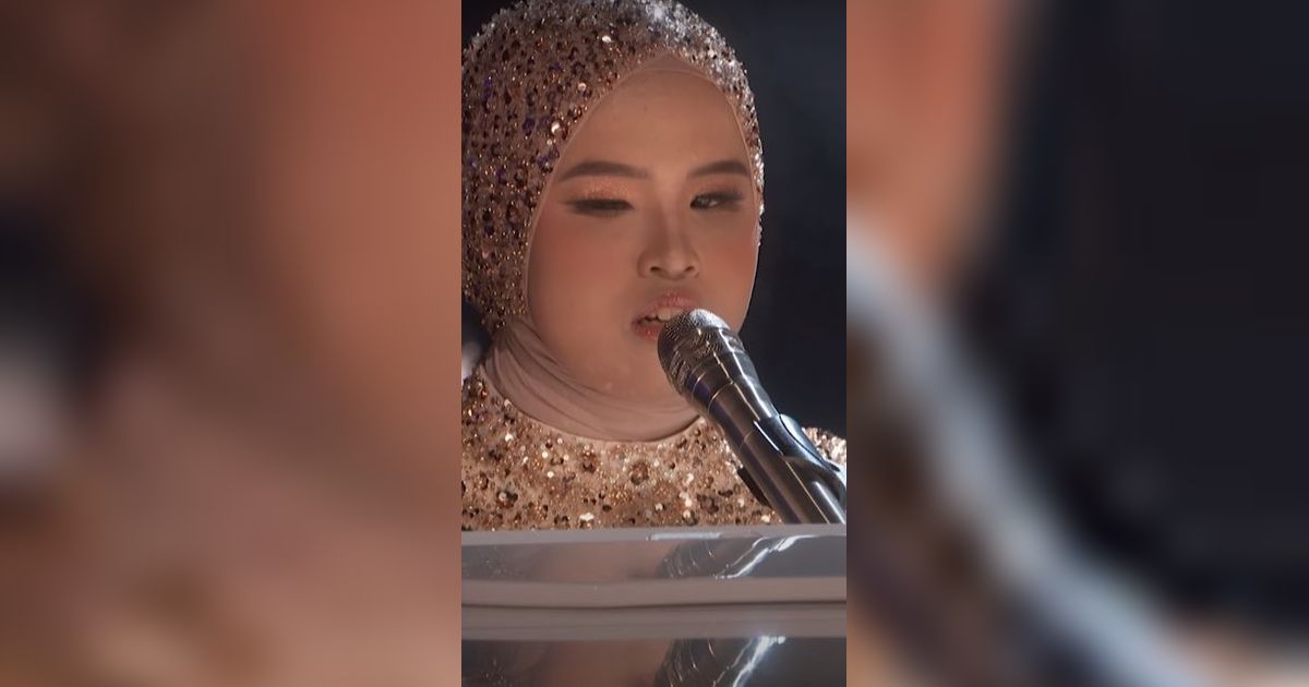 Dapat 4 Standing Ovation dari Juri, Intip Penampilan Memukau Putri Ariani di Semifinal AGT 2023