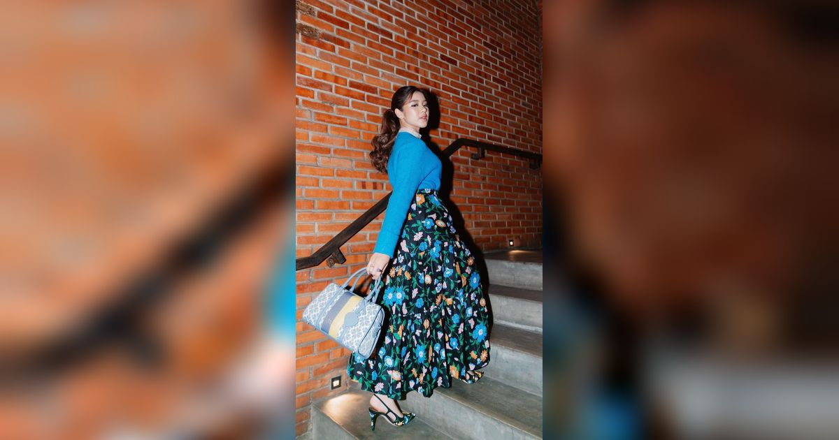 Potret Smart Look Nan Feminin  Tiara Andini, Bernuansa Bunga
