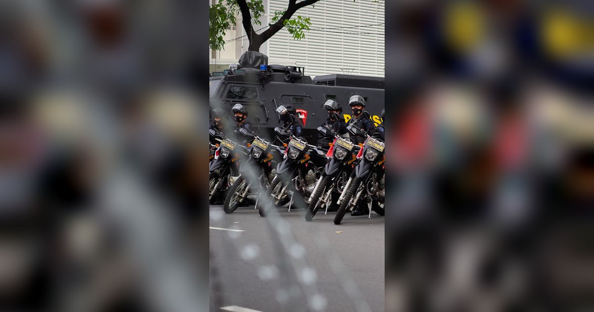 Viral Detik-Detik Mencekam Siswa Dievakuasi saat Bentrok Warga Vs Polisi di Batam, Kena Gas Air Mata