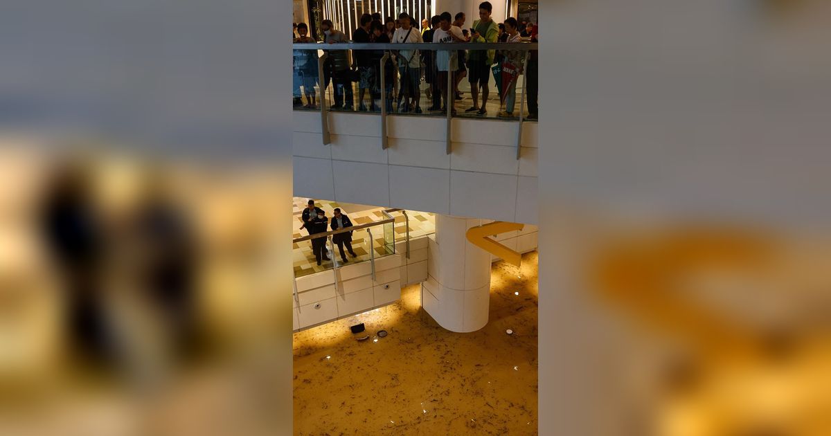 FOTO: Begini Parahnya Banjir di Hong Kong, Mal hingga Stasiun Kereta Terendam