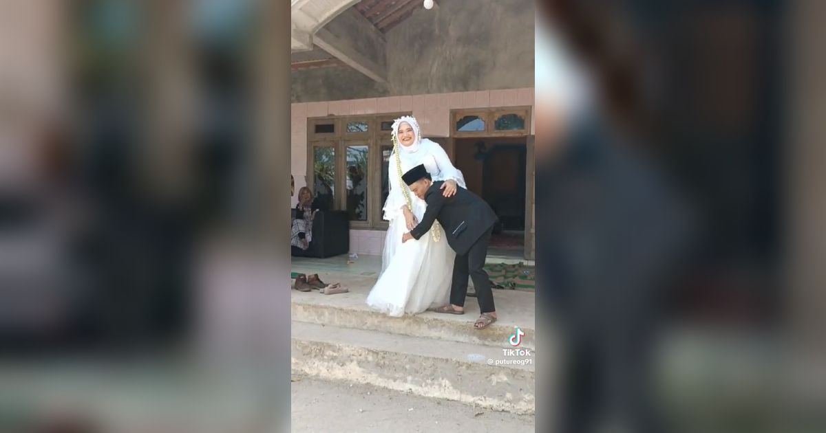 Sepasang Pengantin Baru Ini Berpose di Luar Prediksi, Aksinya Viral Bikin Ngakak