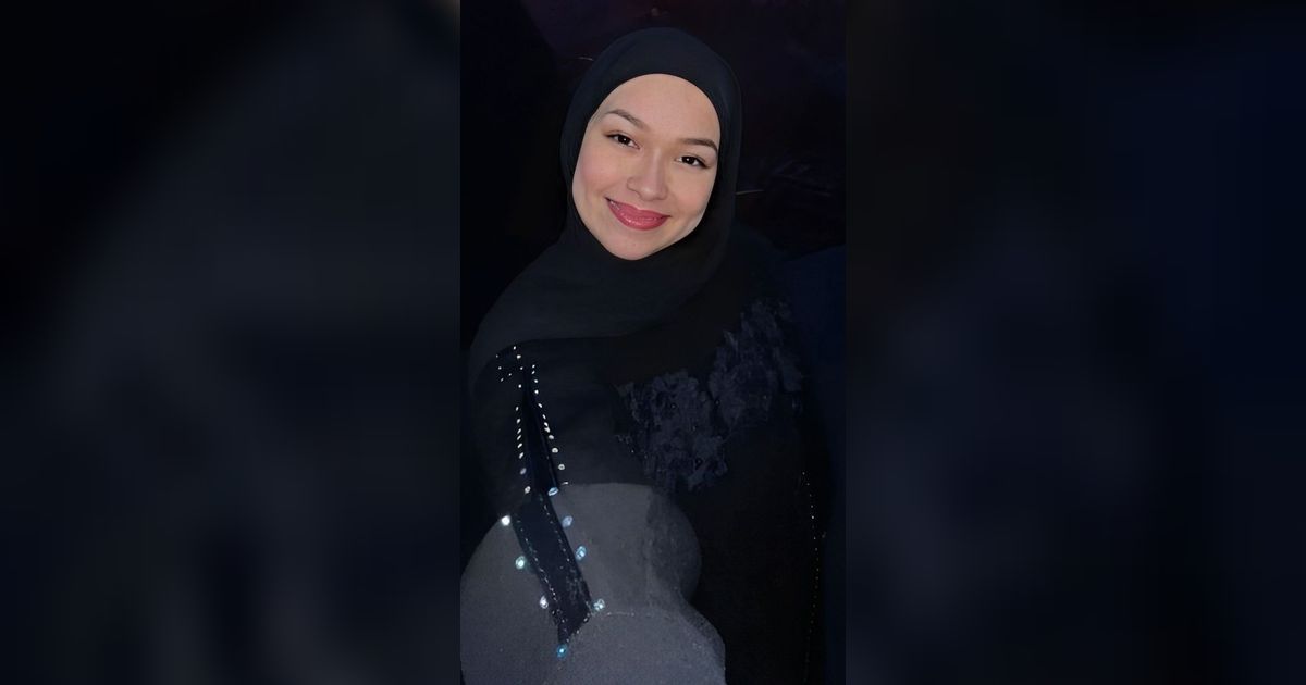 Bikin Pangling, Potret Rebecca Klopper Pakai Hijab dan Gamis