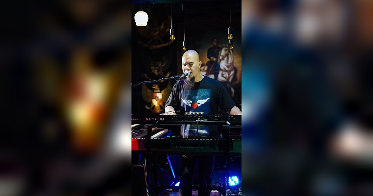 Makan di Warung Pinggir Jalan, Penampilan Ahmad Dhani Disorot