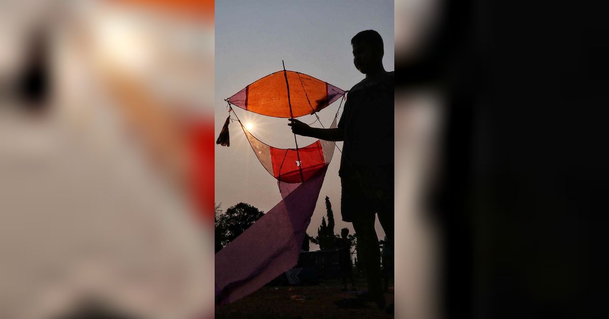 FOTO: Musim Kemarau, Warna-warni Layangan Koang Hiasi Langit Tangerang