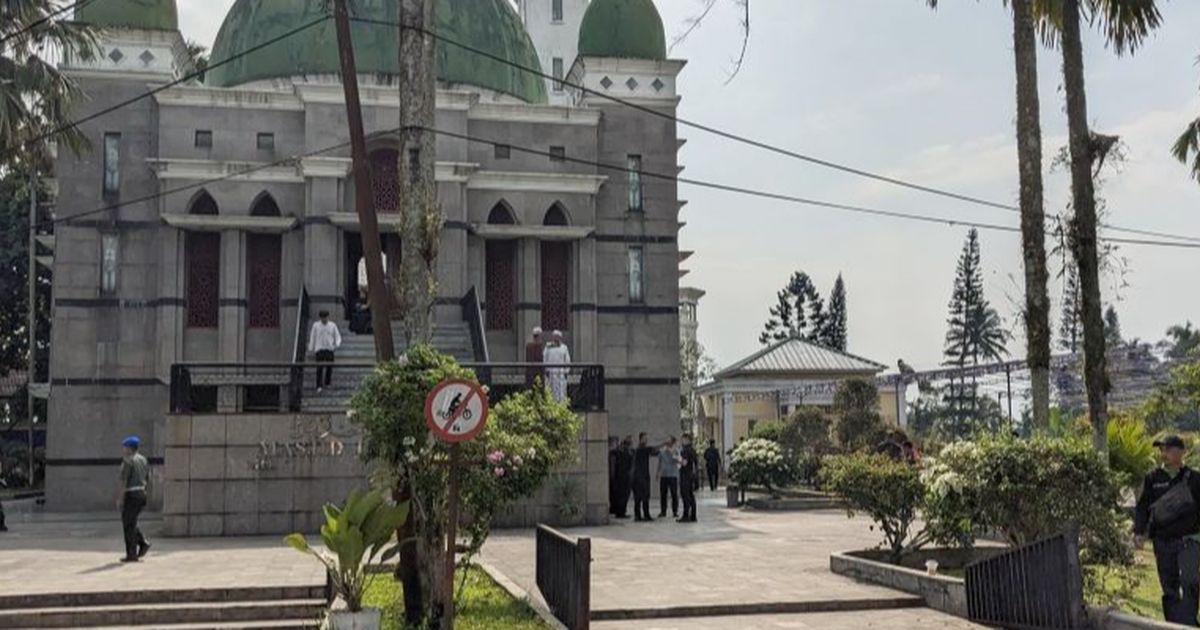 Jenazah Hamzah Haz Dimakamkan di Sebelah Pusara Istri di Puncak Bogor