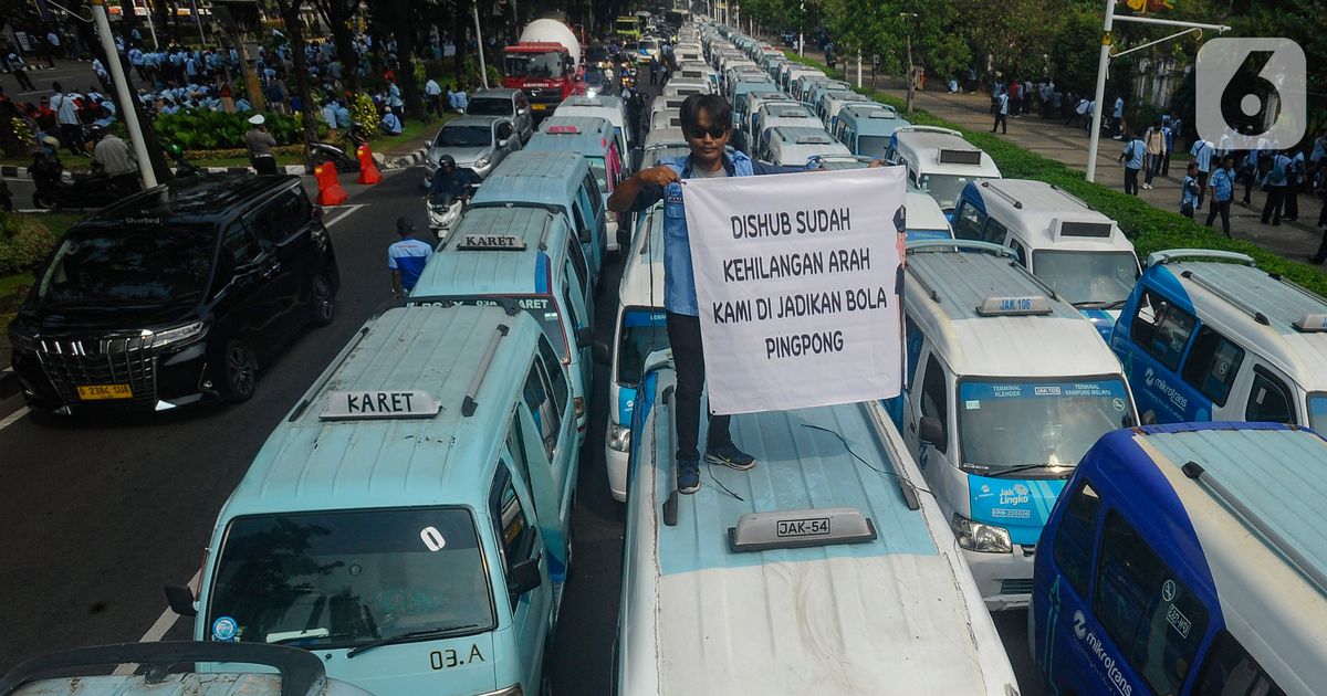 Solusi dari Heru Budi untuk Sopir JakLingko yang Gelar Demo di Balai Kota