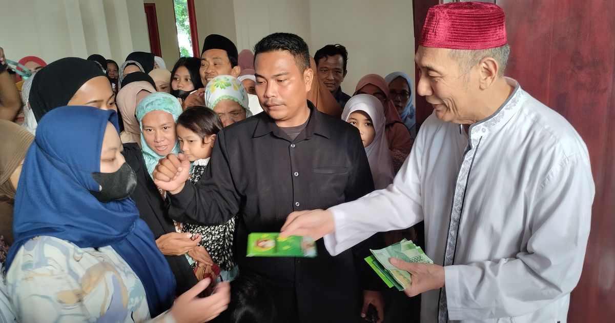 Blusukan ke Pasar Tanah Abang, Jusuf Hamka 'Babah Alun' Dicurhati Pedagang Sepi Pembeli