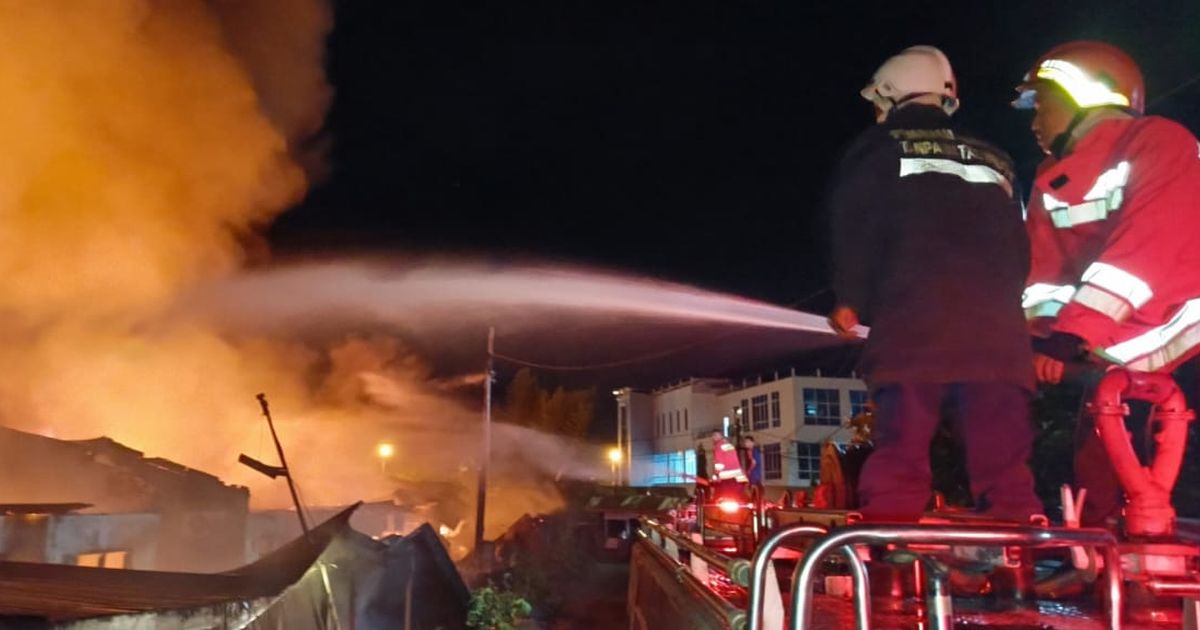 10 Rumah di Asrama Polisi Lamteumen Banda Aceh Terbakar