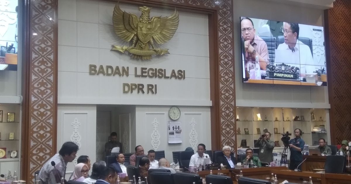 Baleg DPR Gelar Rapat Pleno Carry Over, Singgung DIM RUU TNI dan Polri