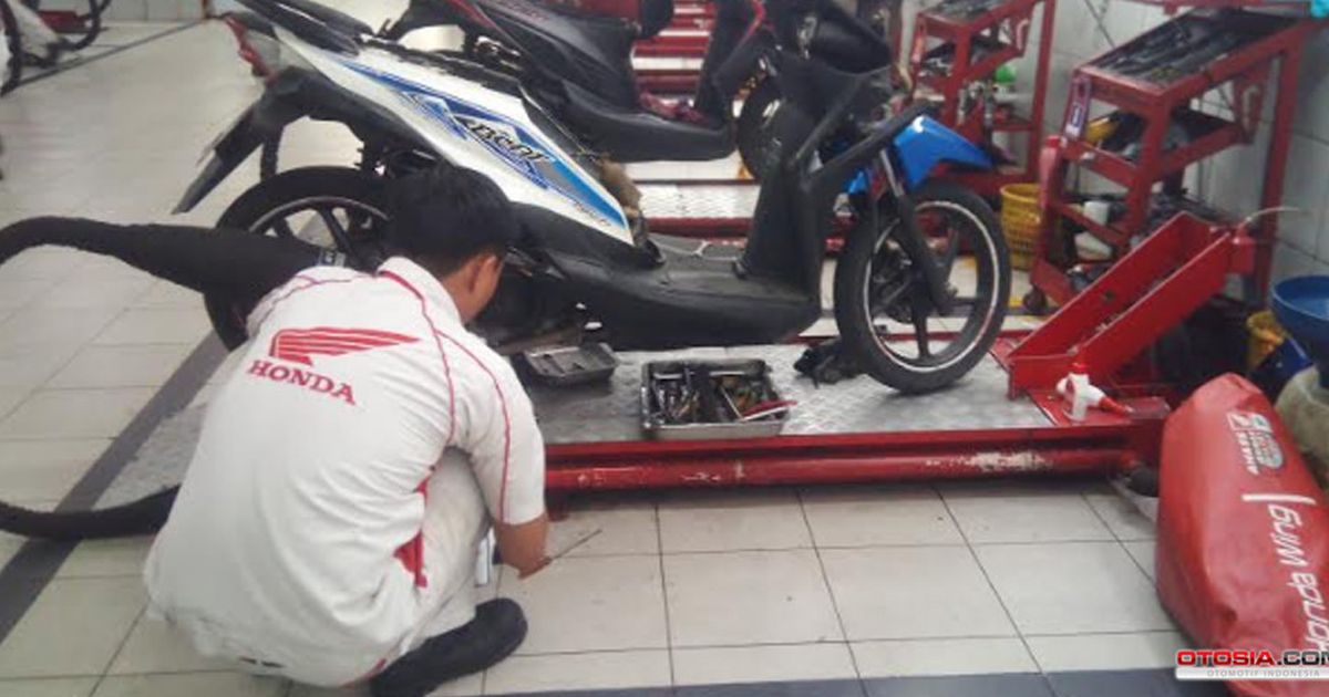 Apakah aman membersihkan bagian CVT motor matic menggunakan bensin?