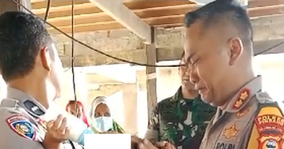 Polisi Ini Sampai Tak Kuasa Tahan Tangis saat Evakuasi Bayi yang Disandera Ayah Kandungnya di Sulsel