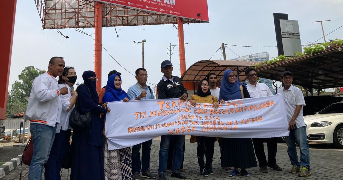 Warga Kelas Bawah Jakarta Bawa Ayam Jago, Minta PKS Konsisten Dukung Anies