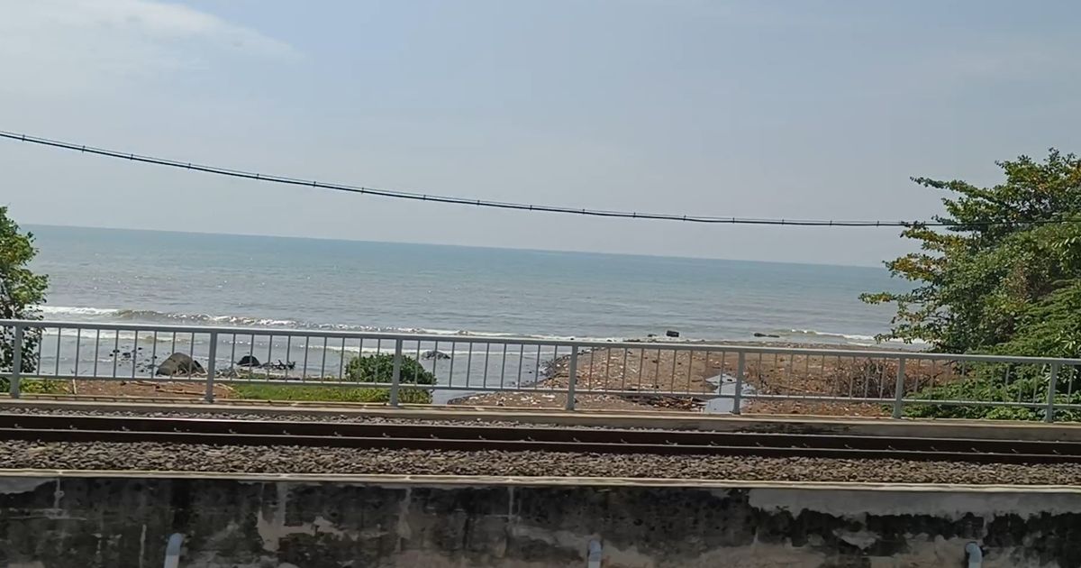 Pesona Pemandangan Laut di Lintasan KAI Jalur Semarang, Peninggalan Zaman Belanda