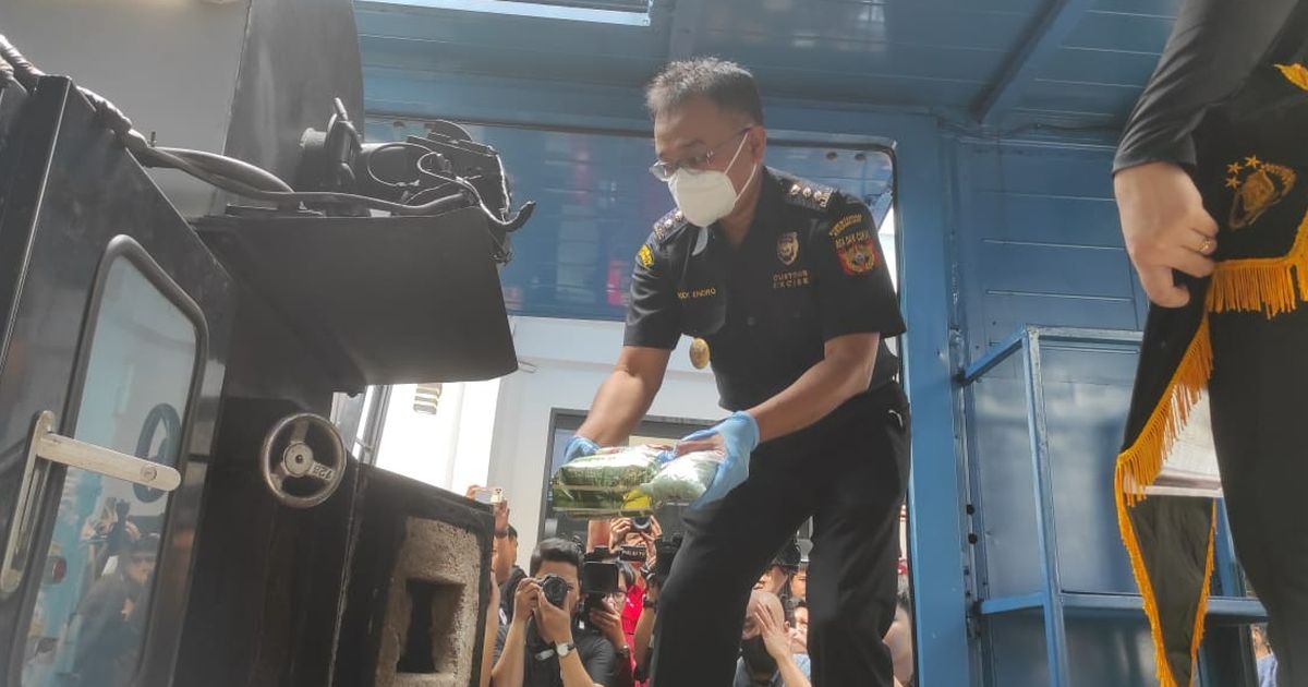Polda Metro Jaya Musnahkan Ratusan Kilo Ganja dan Sabu Hasil Operasi Nila
