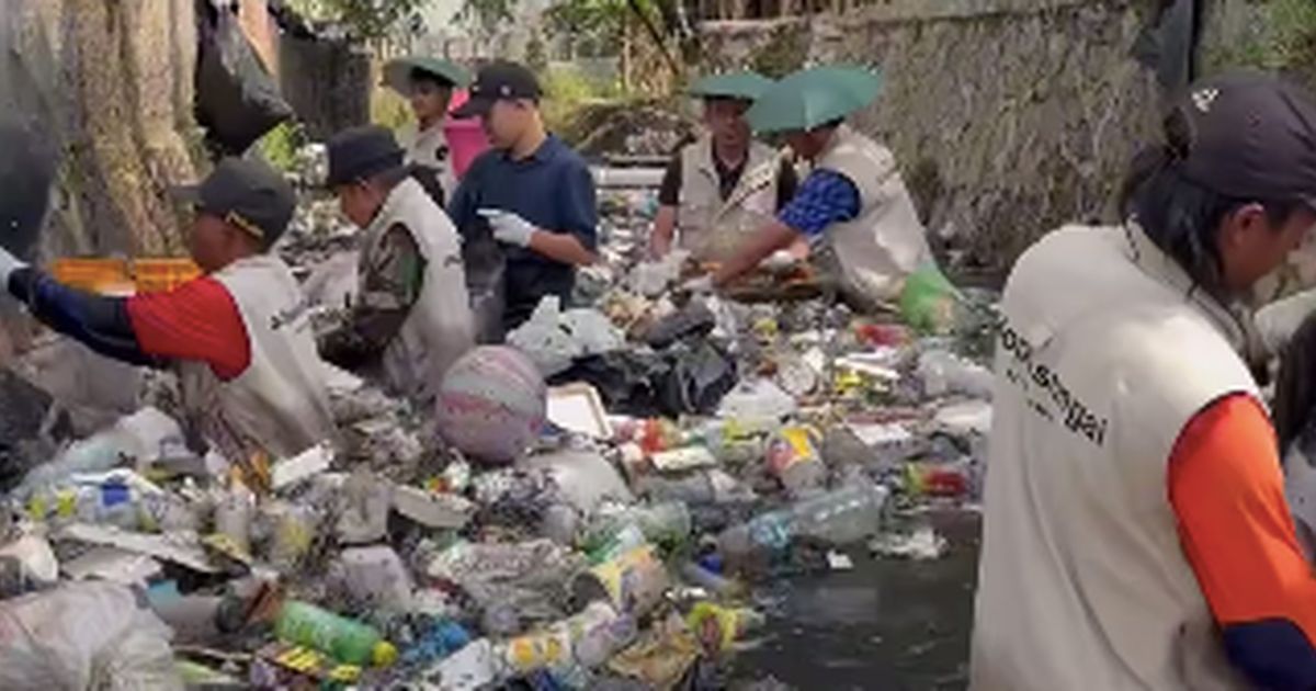 Pandawara Ungkap Biaya untuk Sekali Bersihkan Sampah di Sungai,