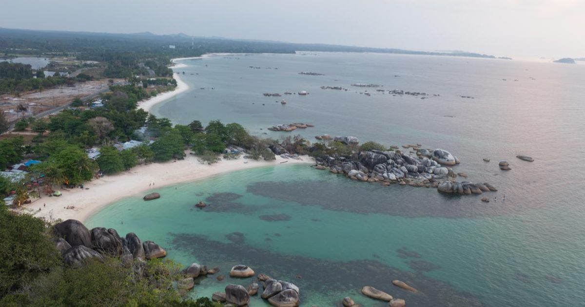 Pesona Pantai Tanjung Tinggi Belitung, Dipenuhi Hamparan Bebatuan Granit yang Unik hingga Jadi Tempat Syuting Laskar Pelangi