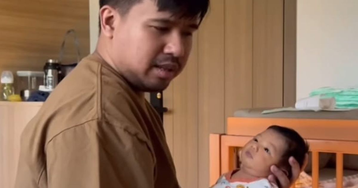 Potret Joshua Suherman saat Momong Anak Setelah Kini jadi Seorang Ayah, Netizen 'Dulu Penyanyi Cilik Sekarang Udah jadi Bapak'