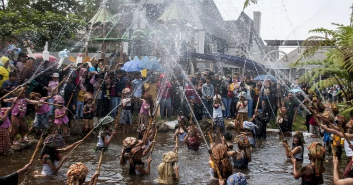 Upaya Menghidupkan Kembali Ritual Irung-Irung, Tradisi Warga Adat di Bandung Barat untuk Rawat Sumber Air