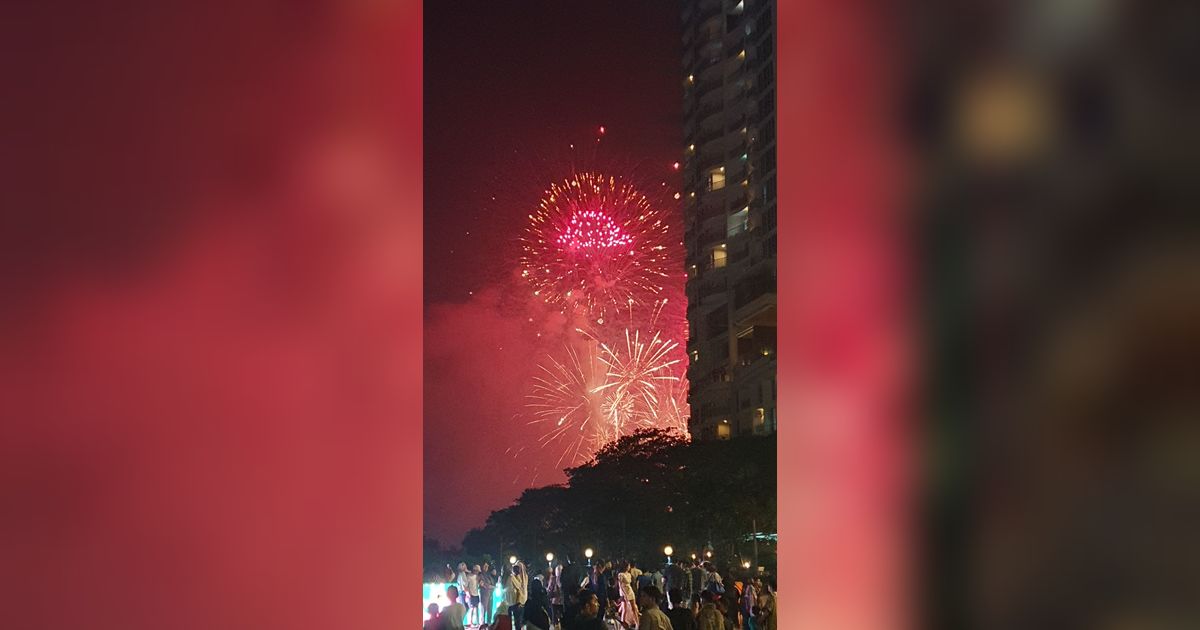 Pesta Kembang Api Ramaikan Suasana Tahun Baru di Ancol