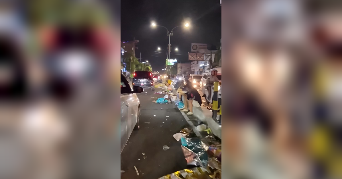 Miris, Kawasan Tugu Yogyakarta Jadi Lautan Sampah Saat Malam Tahun Baru