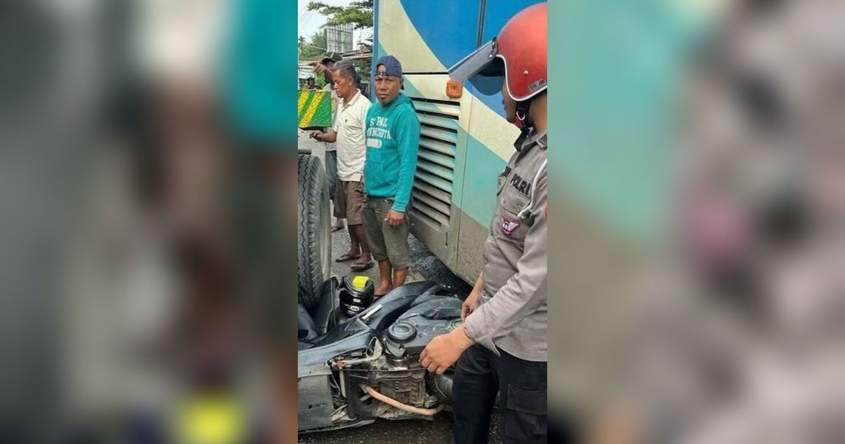 Viral Aksi Heroik Polisi Pontianak Ganjal Bus Mundur dengan Motornya, Banjir Pujian