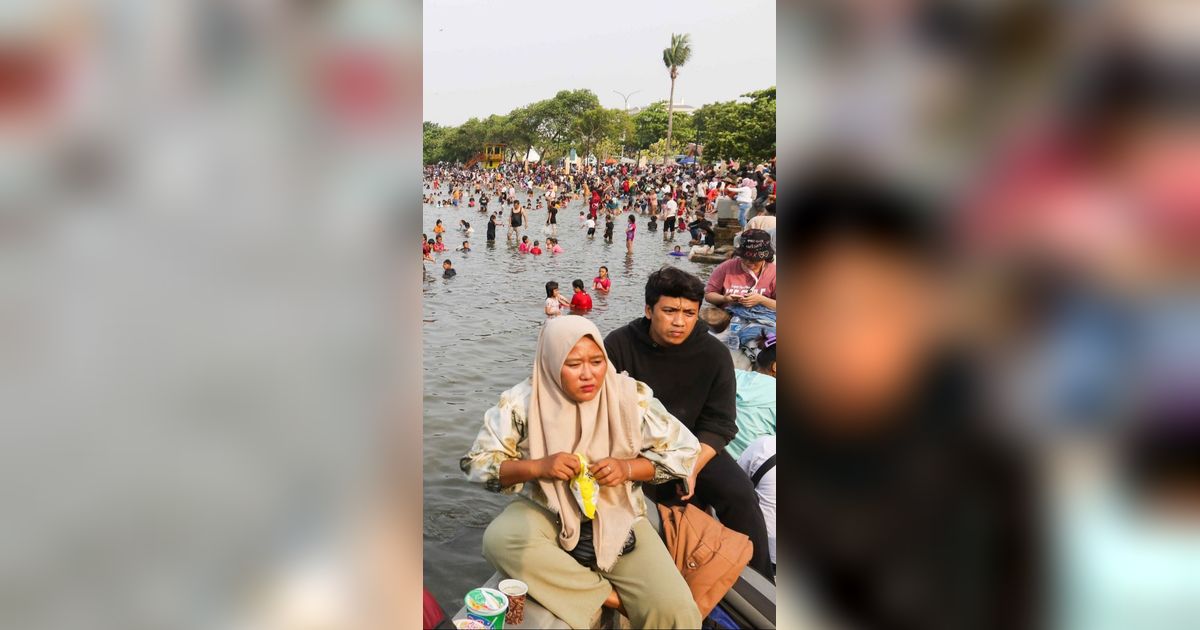 FOTO:  Pengunjung Taman Impian Jaya Ancol Membludak hingga 118.000 Wisatawan saat Libur Tahun Baru 2024